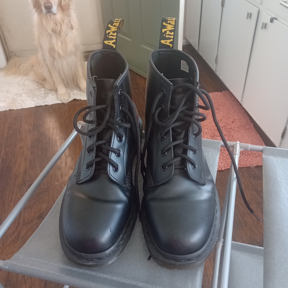 Doc Martens Women Size 10. Great Conditon